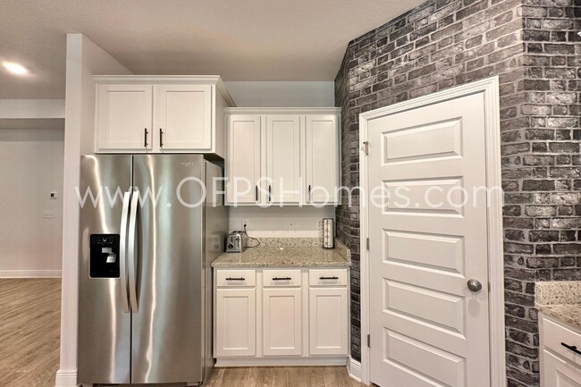 Building Photo - 8090 Silver Maple Dr