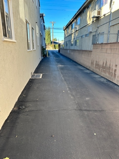 Building Photo - 11610 Oxnard St