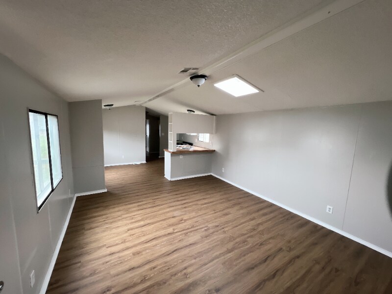 Building Photo - 2000 E Frontier Ave