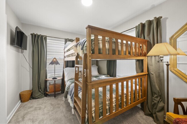 Building Photo - 1710 Hess Blvd