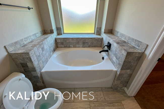 Building Photo - 4812 Crystal Hill Dr