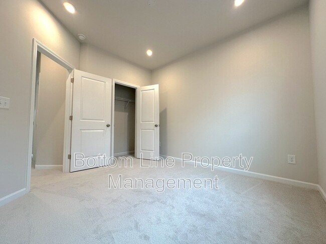 Building Photo - 3037 Hutton Gdns Ln