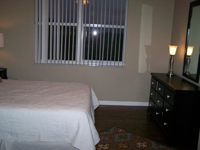 Building Photo - 2100 Greenview Shores Blvd