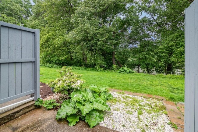 Building Photo - 6259 Stanford Ct