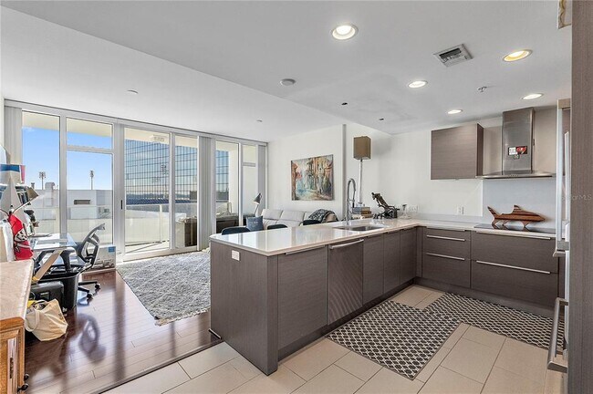 Building Photo - 175 1st St S