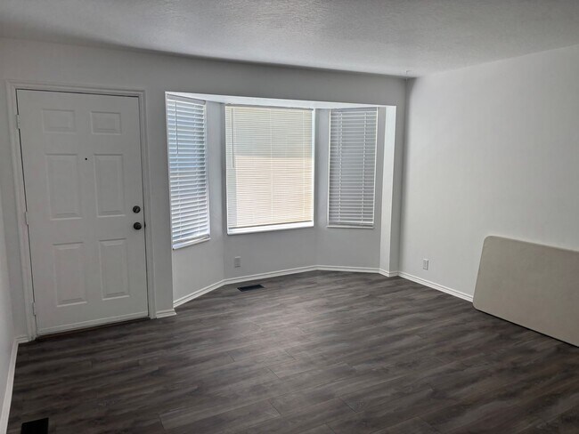 Building Photo - Gorgeous South Jordan Home!!!