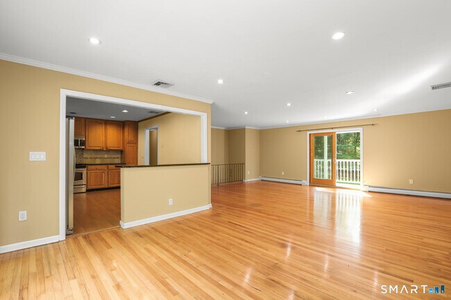 Building Photo - 122 Deforest Rd