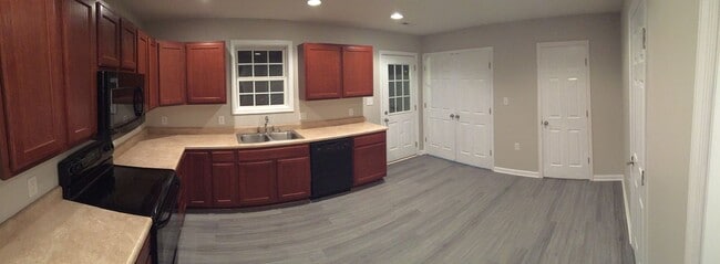 Building Photo - 3 Bedroom Townhome in Lynchburg