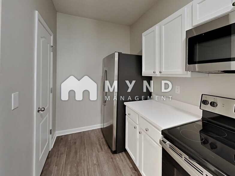 Building Photo - 2233 Bigwood Trail
