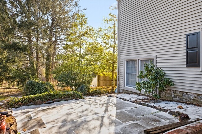 Building Photo - 739 Sergeantsville Rd