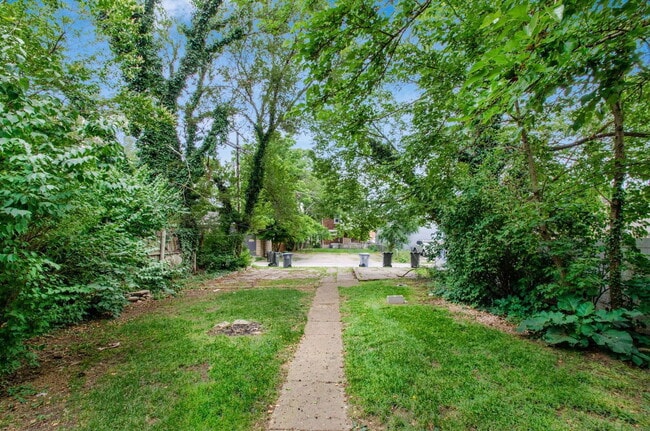 Building Photo - 383 E 13th Ave