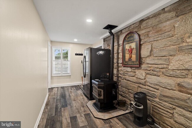 Building Photo - 79 Manor Cir