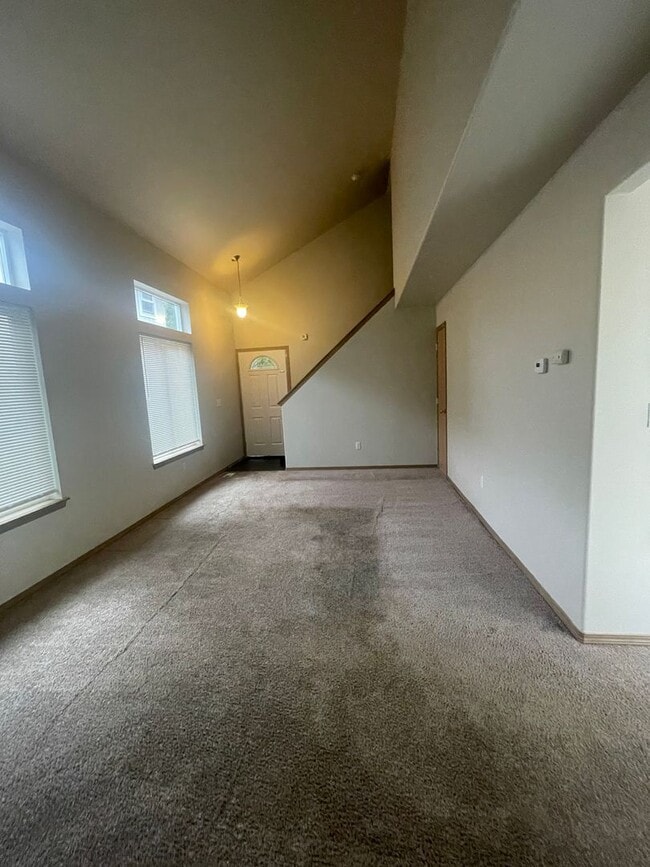 Building Photo - Fabulous 3 bedroom home