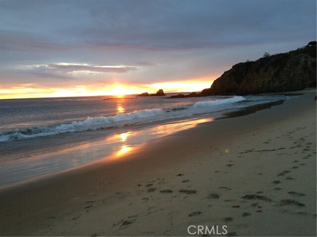 Building Photo - 1325 Cliff Dr