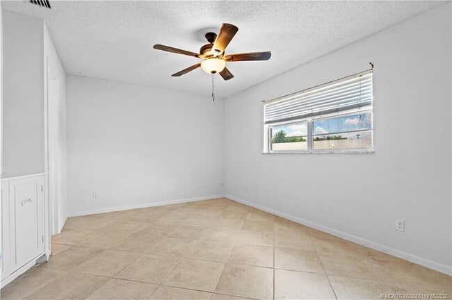 Building Photo - 2118 SE Edler Dr