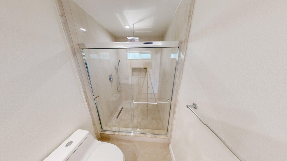 Building Photo - 2802 Sierra Dr