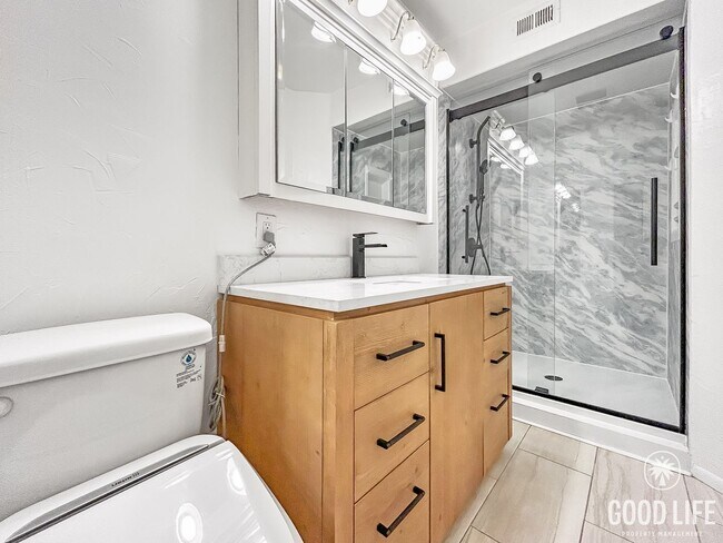 Building Photo - Stunning 2BD/2BA W/ Updated Kitchen, A/C, and Reserved Parking in La Mesa!