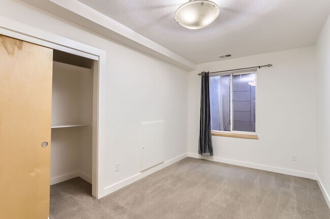 Building Photo - Modern 4-Bedroom Townhouse with Stunning Views in Boulder, CO