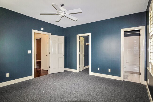Building Photo - $500 Off 1st Month's Rent -3 Bdrm/ 3.5 Bath, Home with Garage in Downtown Wilmington