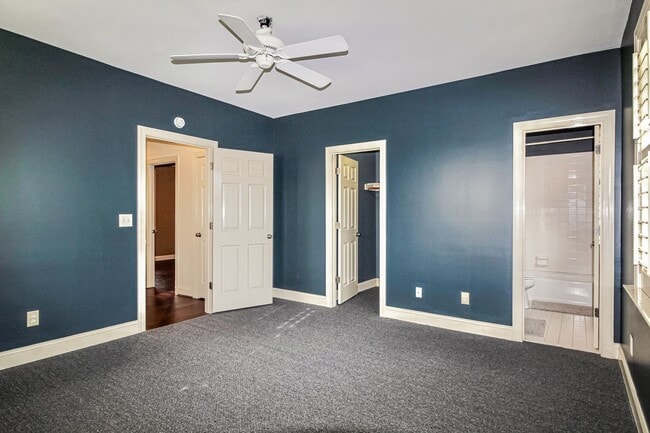 Building Photo - $750 Off 1st Month's Rent! Spacious Three-Story Home - 3 Br/3.5 Bath, Pet-Friendly. In Downtown W...