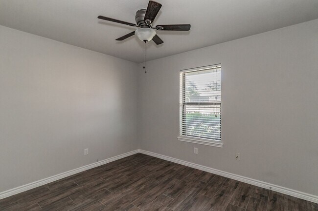 Building Photo - COMING SOON! UPDATED 3 BEDROOM IN ALEDO