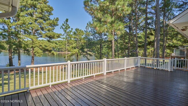 Building Photo - 11 Whisper Lake Dr