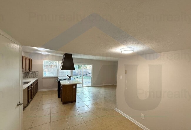 Building Photo - AVAILABLE NOW!!! Charming and spacious 3 b...