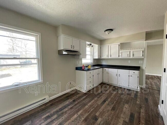 Primary Photo - 610 S Elm St