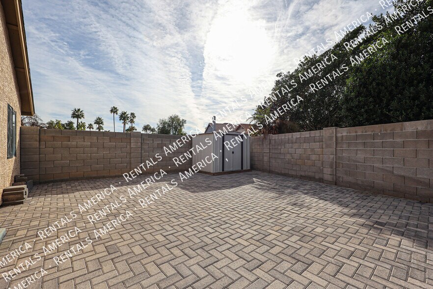 Building Photo - 1631 E Javelina Cir