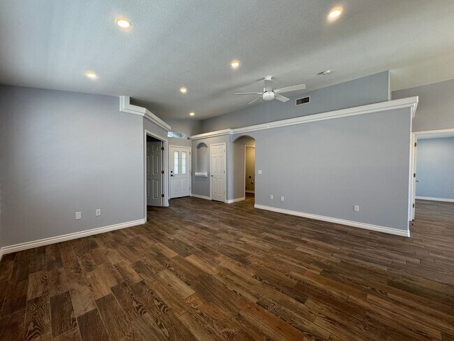 Building Photo - Welcome Home!!