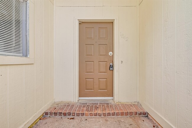 Building Photo - 1842 Freshmeadow Dr