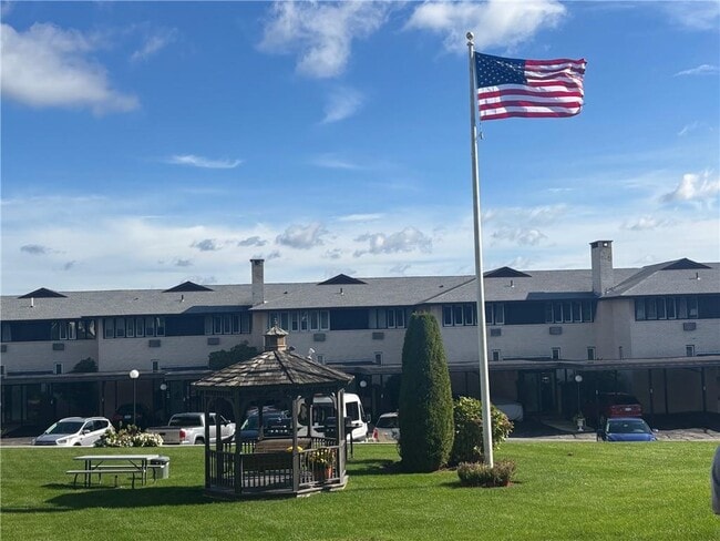 Building Photo - 400 Narragansett Pkwy