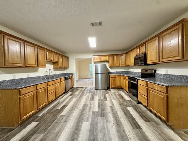 Building Photo - 44 Kirkland Dr