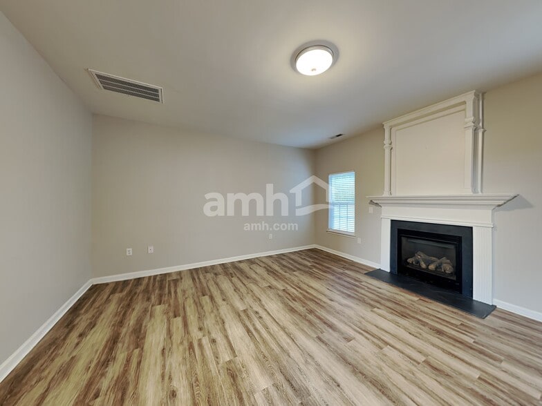 Building Photo - 1685 Newland Rd