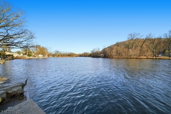 Building Photo - 75 Lakeview Terrace