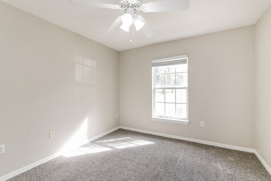 Building Photo - 17305 Woodcrest Way