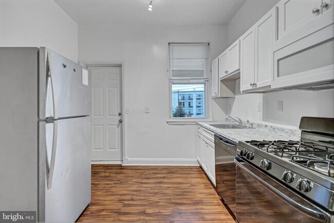Building Photo - 3027 Walbrook Ave