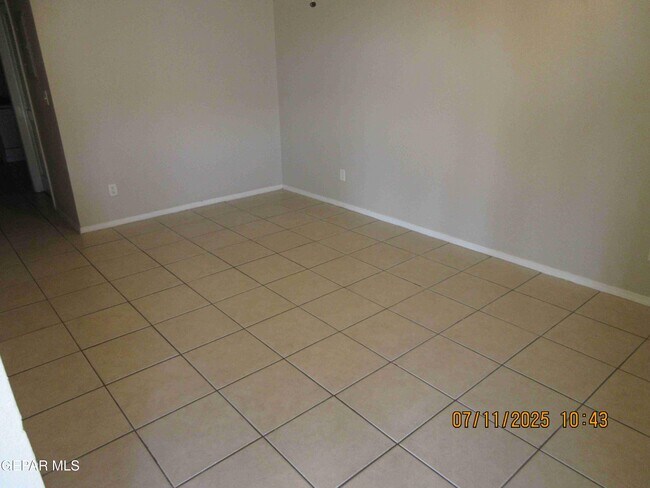 Building Photo - 10051 Railroad Dr