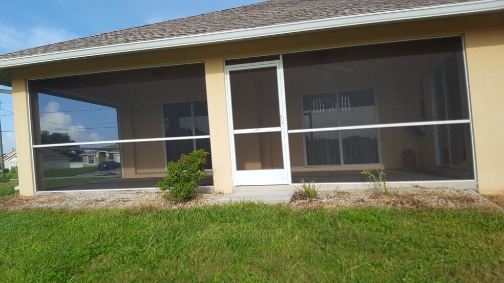 Building Photo - Coming early July ! Gorgeous home overlooking lake