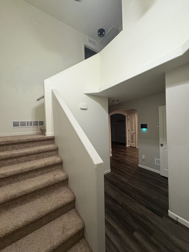 Building Photo - 507 Foxtail Pl