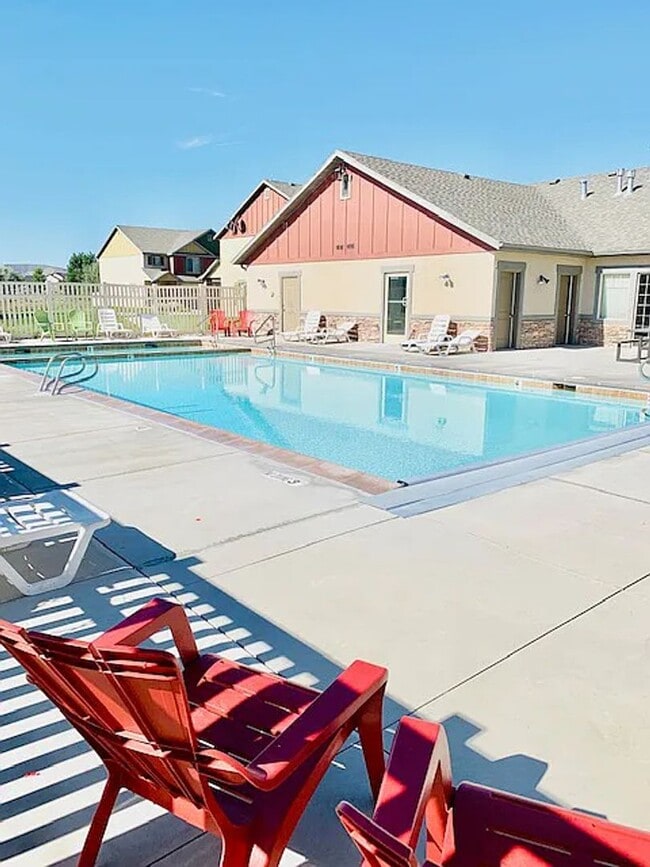 Building Photo - Luxurious Spacious layout in convenient Sa...