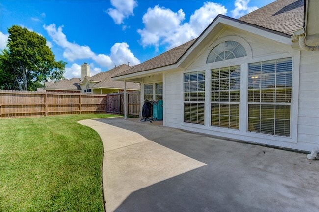Building Photo - 1411 Pine Mills Dr