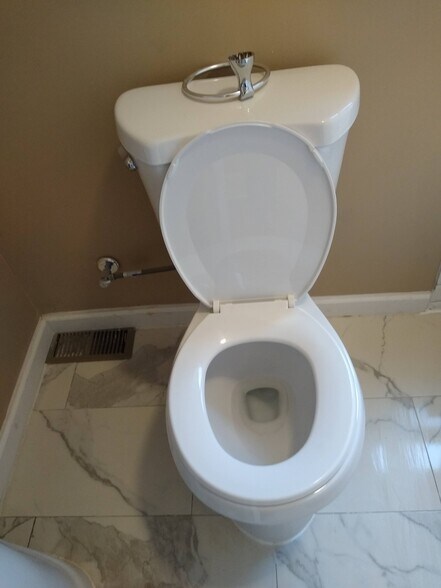 Building Photo - 2054 Ann St