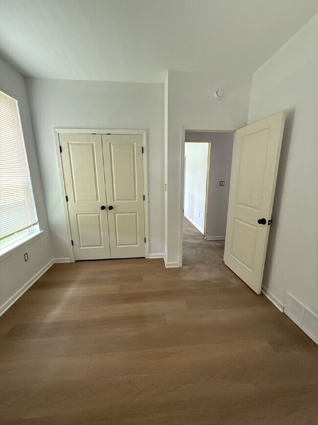 Building Photo - Fully Renovated Spacious 3BR in South Memphis – Section 8 Welcome