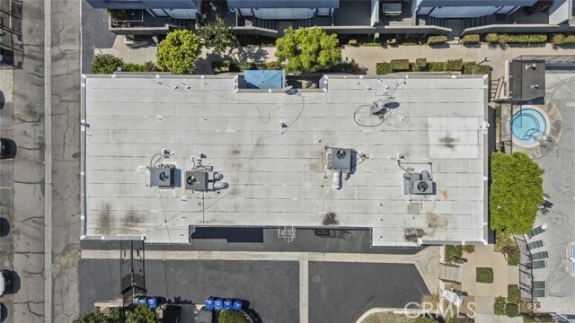 Building Photo - 18550 Hatteras St