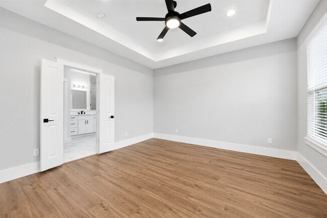 Building Photo - 1421 W 23rd St