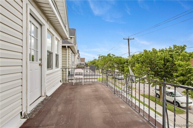 Building Photo - 509 Hinman Ave