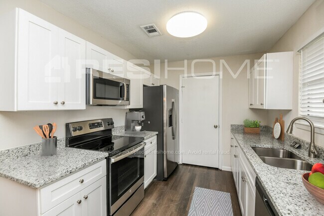 Building Photo - 623 Allencrest Dr