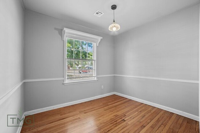 Building Photo - Newly Remodeled 2/1 in Kendall Whittier! M...