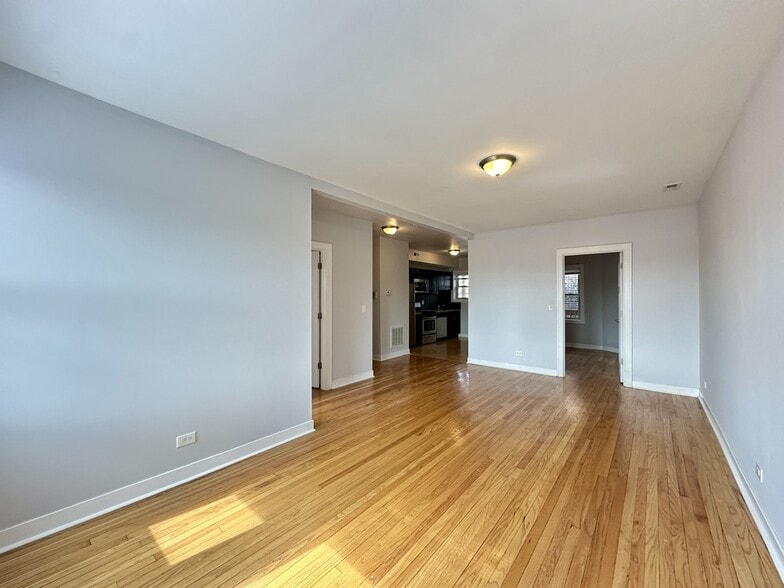 Building Photo - 2402 W Bryn Mawr Ave